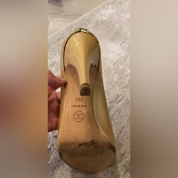 Chanel patent leather cc heel with Chanel logo on back. size 38 1/2 - Picture 4 of 6